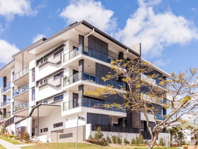 Beautiful Furnished Apartment in Great Location! Available Now!