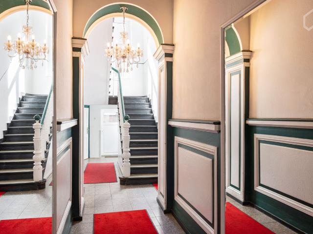 Beautiful apartment in historical building / 4 min walk to main station Düsseldorf / quiet tree avenue, Dusseldorf Amsterdam Apartments for Rent