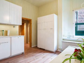 Beautiful apartment in historical building / 4 min walk to main station Düsseldorf / quiet tree avenue, Dusseldorf Amsterdam Apartments for Rent