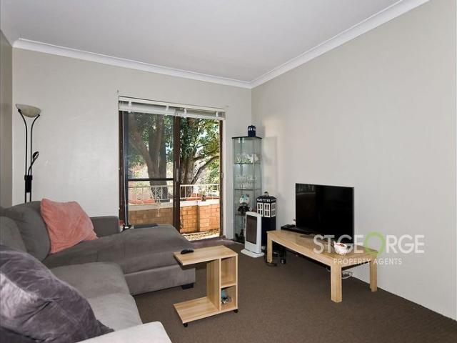Beautiful Apartment in Sought After Locale