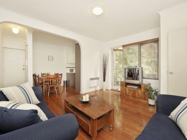Beautiful Apartment in Sought After Location