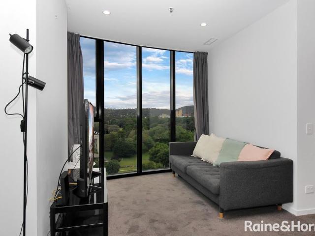 Beautiful apartment in the heart of Woden!