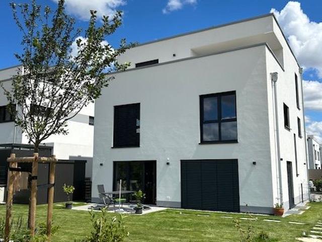 Beautiful apartment in Wiesbaden/Nordenstadt near Frankfurt am Main, Wiesbaden Amsterdam Apartments for Rent