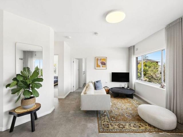 Beautiful apartment with CBD and harbour views