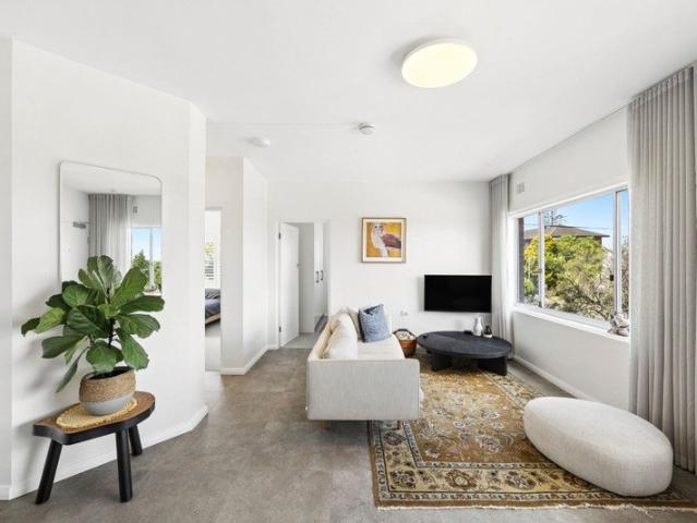 Beautiful apartment with CBD and harbour views
