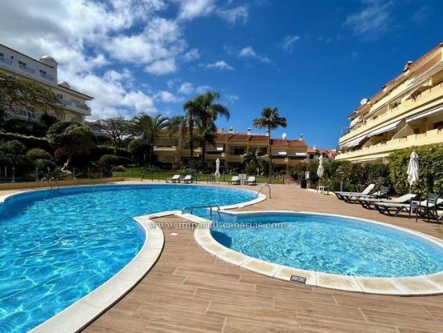 Beautiful apartment with a large south facing terrace so you can enjoy the pleasant temperatures of Tenerife