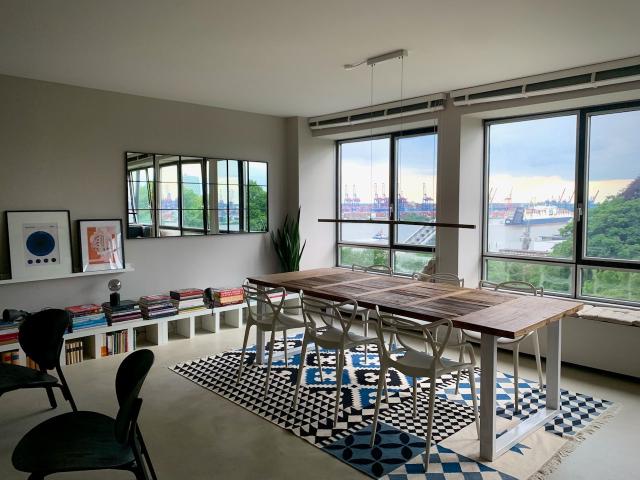 Beautiful Apartment with full river view, parking & pool