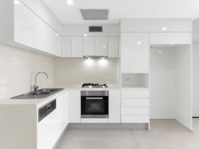 Beautiful Apartment with Sunny North facing Balcony in the Heart of Spring Hill!