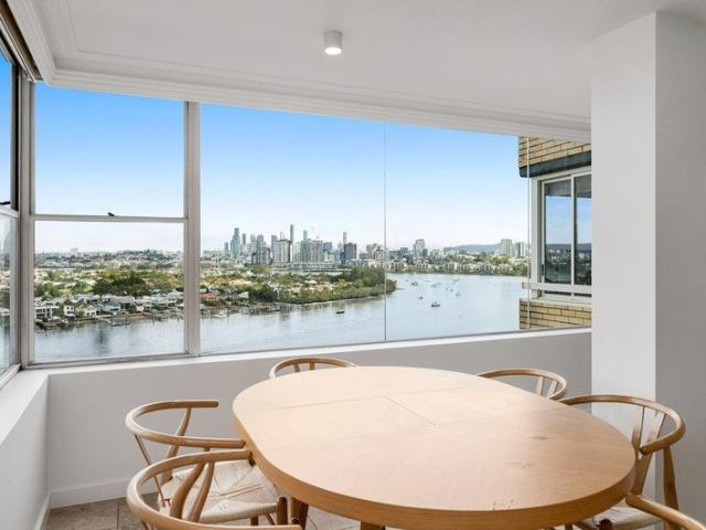 Beautiful Apartment with Sweeping Views of Brisbane