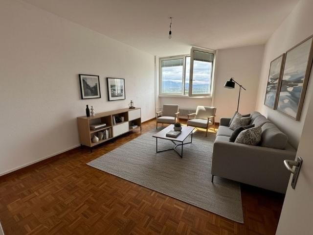 Beautiful apartment with wonderful open views 3 rooms / Community pool
