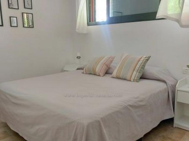 Beautiful apartment with two bedrooms, two bathrooms and a beautiful private garden to rent seasonally