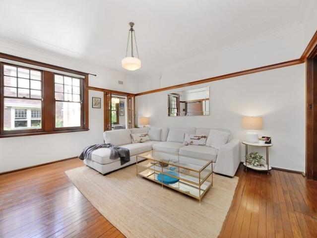 Beautiful art deco apartment in heart of Edgecliff