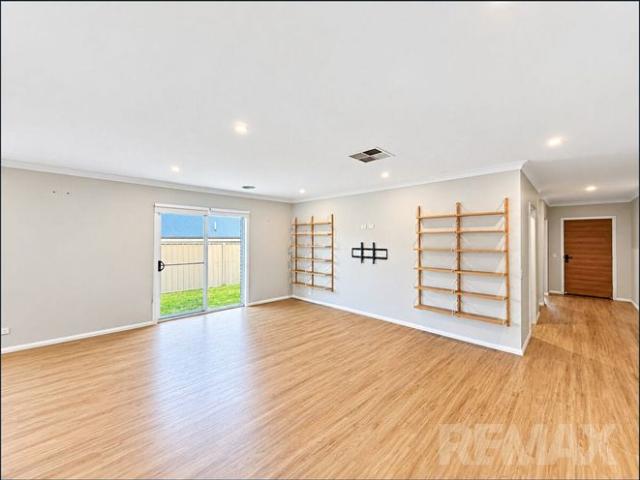 Beautiful Boorooma Home