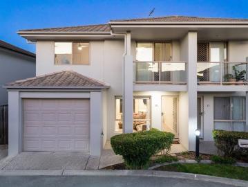 Beautiful 'Bayside' townhouse