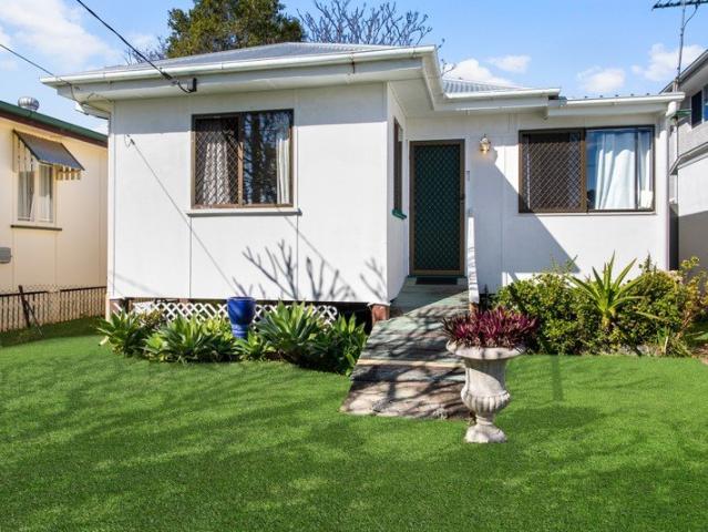 Beautiful bayside lifestyle with potential