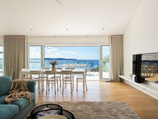 Beautiful Beach House with Wide Ocean Views and Sundrenched Northerly Aspect