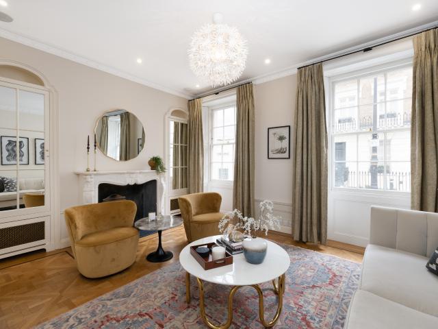 Beautiful Belgravia Corner House with Garden