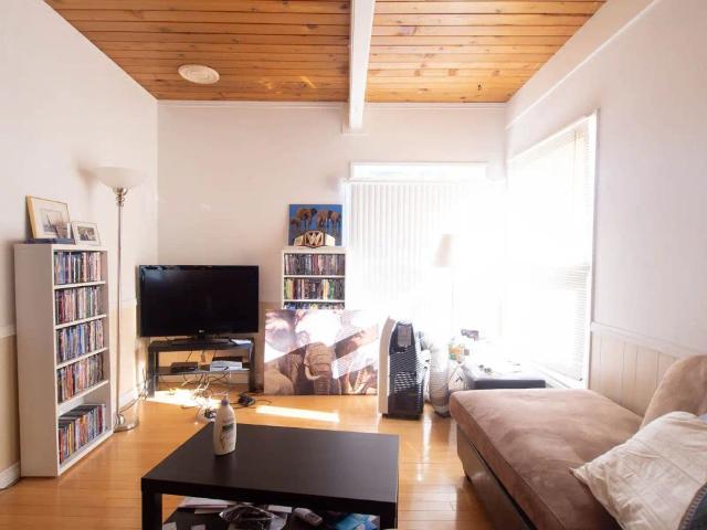 Beautiful bi level half duplex suite, near LRT — 1 Bedroom Duplex