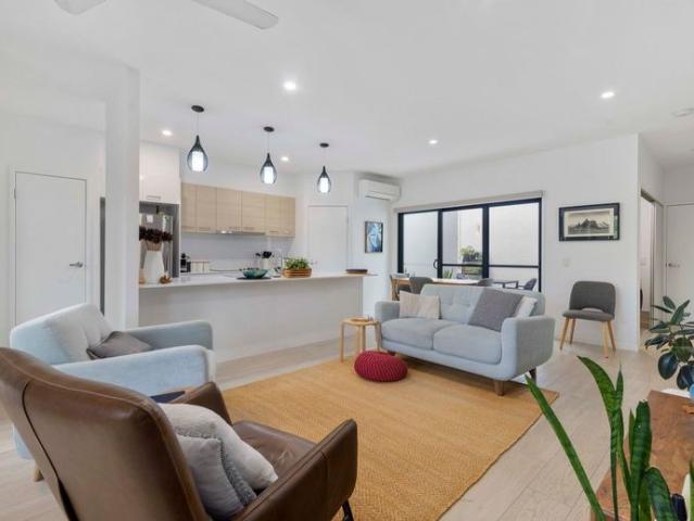 Beautiful Birtinya Home!