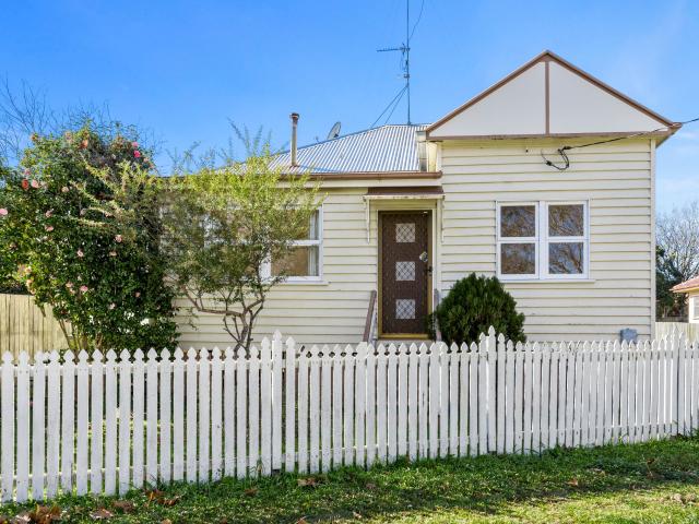 Beautiful Blue Chip Cottage Close to Toowoomba CBD
