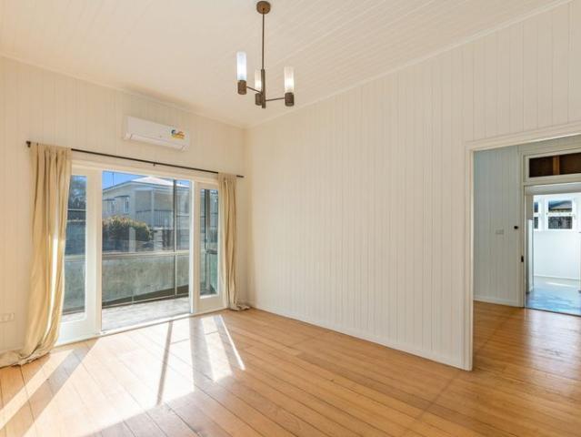 Beautiful Blue Chip Cottage Close to Toowoomba CBD