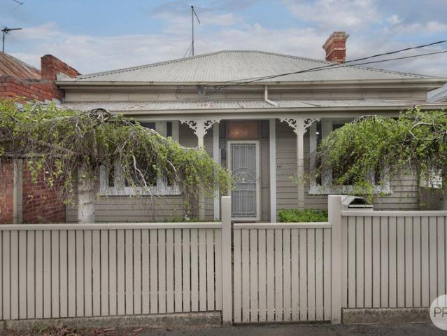 BEAUTIFUL BLACK HILL LOCATION, WALK TO TOWN!
