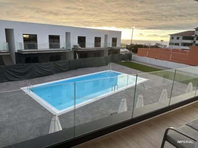 Beautiful, brand new, furnished two bedroom apartment in a recently renovated condominium in the La Asomada area, close to the Taoro Park