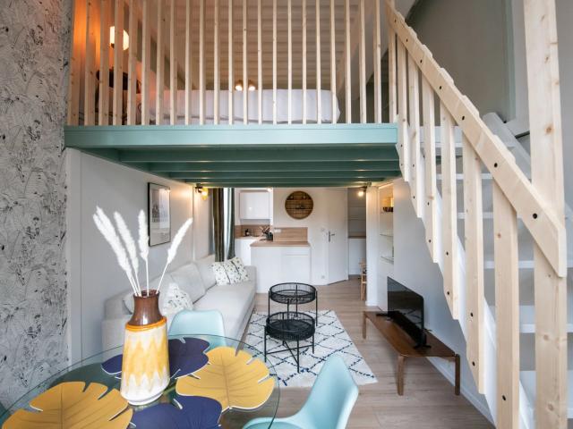 Beautiful bright apartment in the heart of a lively neighborhood and close to the Parc de la Tête d'Or