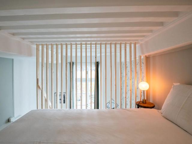 Beautiful bright apartment in the heart of a lively neighborhood and close to the Parc de la Tête d'Or, Lyon Amsterdam Apartments for Rent