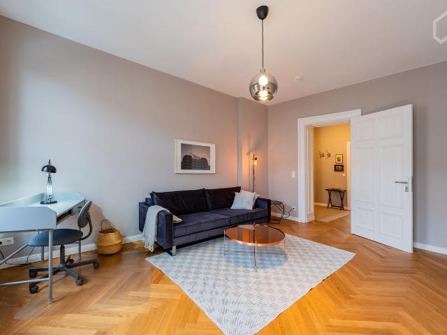 Beautiful, bright apartment in excellent location, with 2 balconies, Berlin Amsterdam Apartments for Rent