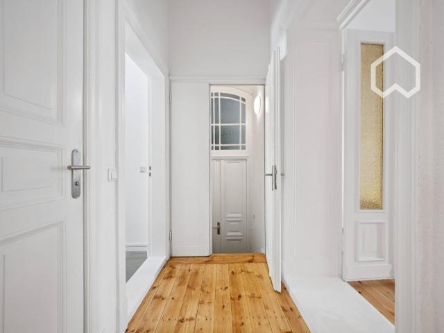 Beautiful, bright apartment in prime Kollwitzstrasse location rare find, Berlin Amsterdam Apartments for Rent