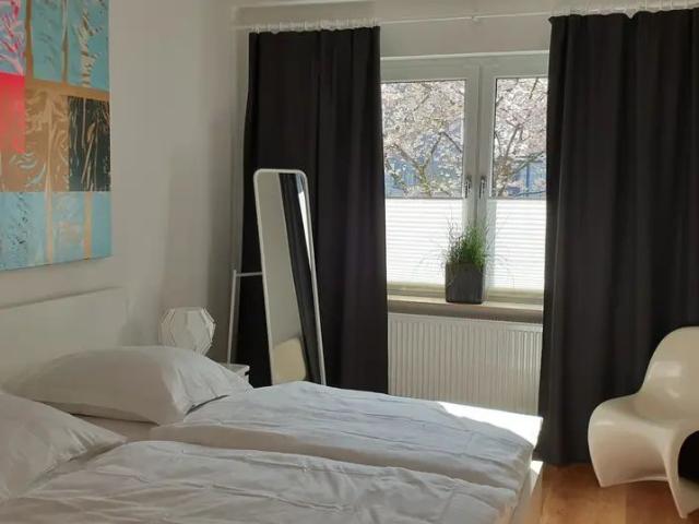 Beautiful, bright fully furnished 3 room apartment with fitted kitchen & balcony!