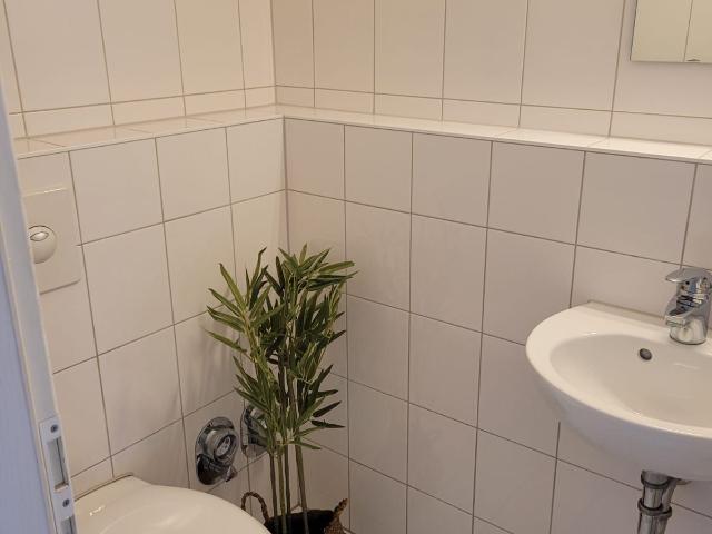 Beautiful, bright 3 room apartment with balcony and fitted kitchen in Stuttgart Degerloch, Stuttgart Amsterdam Apartments for Rent