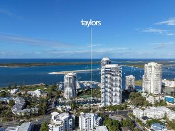 Beautiful Broadwater Views + Coastal Luxe = Ultimate Lifestyle