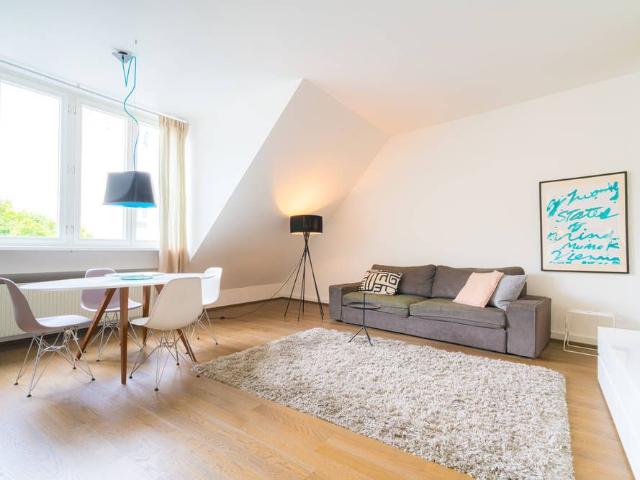 Beautiful business apartment in best location near Belvedere. Park and many restaurants nearby