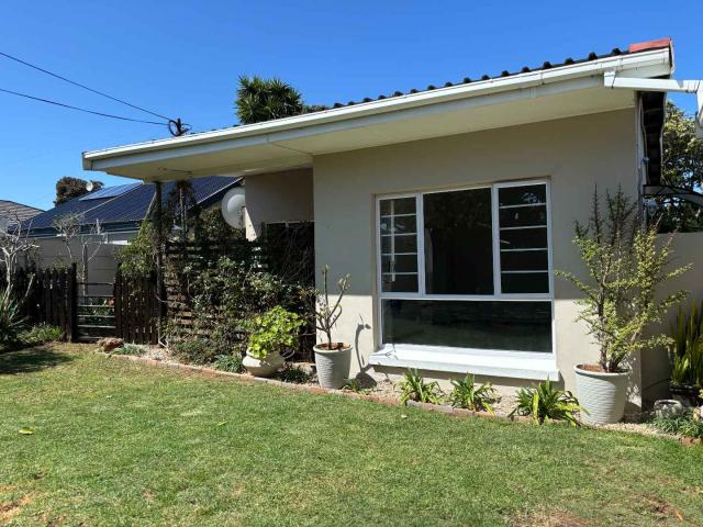 Beautiful garden cottage to rent in Glenhurd