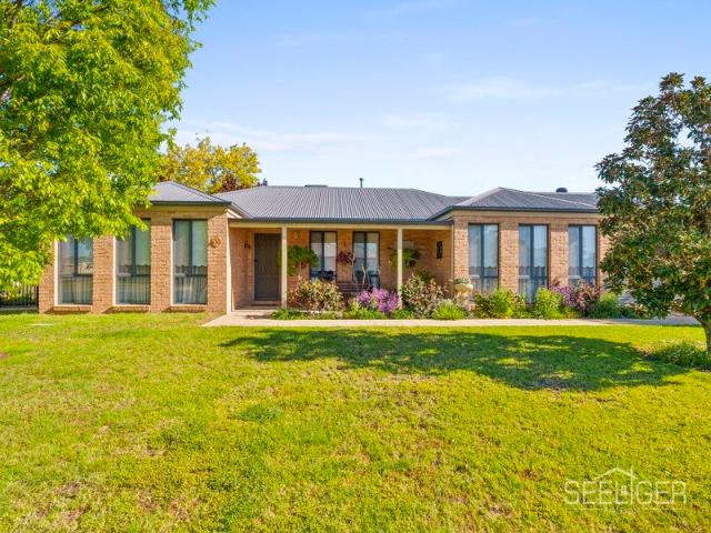 Beautiful Gardens, Generous Living & Fantastic Side Access