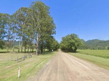 Beautiful green land with access to creek, ideal for cattle grazing and dairy farm!