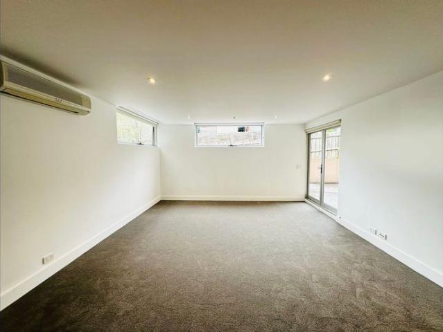 Beautiful ground floor apartment !