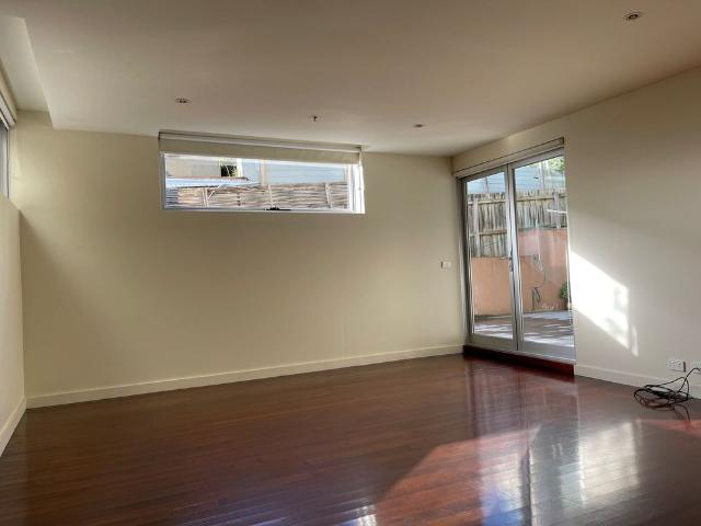Beautiful ground floor apartment !