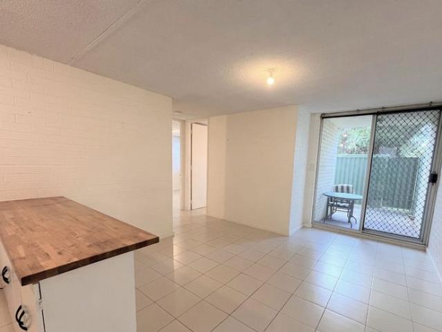 Beautiful ground floor unit, private courtyard, close to everything!