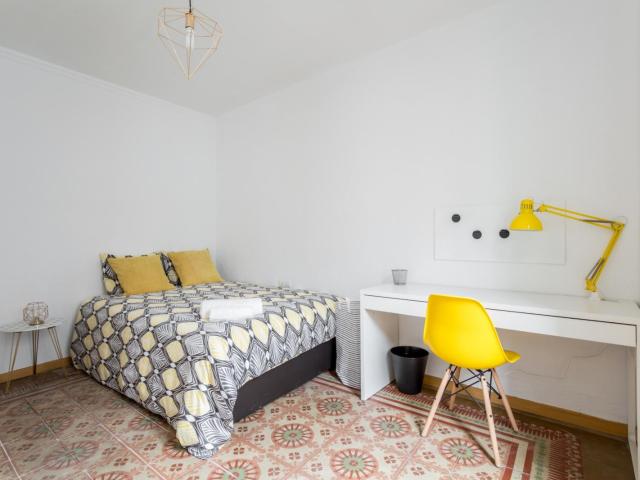 Beautiful double bedroom close to Universidad Internacional Menéndez Pelayo Barcelona campus