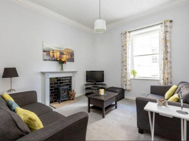 Beautiful double bedroom available in 31minute walk to University College London