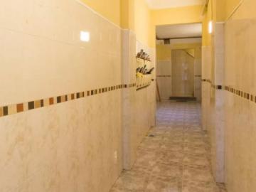 Beautiful double bedroom in a 3 bedroom apartment near Santa Eulàlia metro station