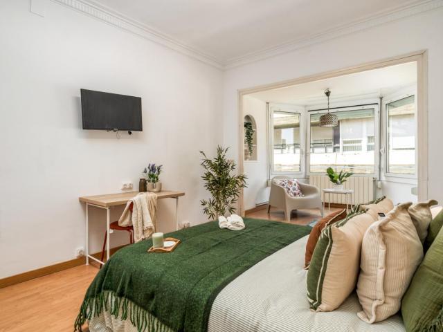 Beautiful double bedroom placed in Sarrià Sant Gervasi