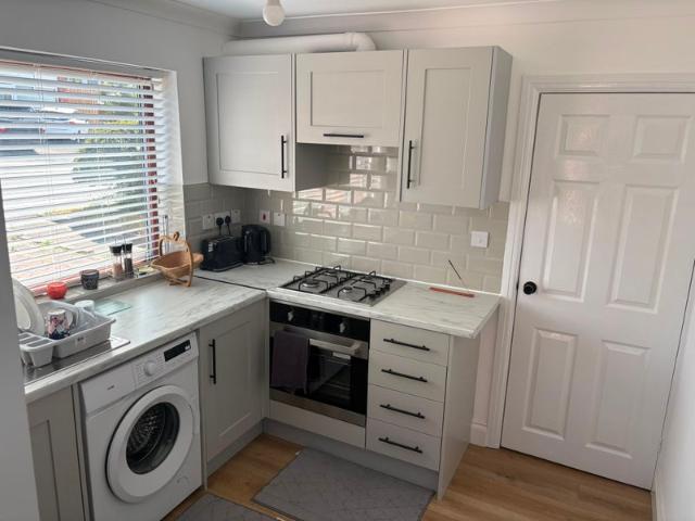 Beautiful Double Room | Bills included