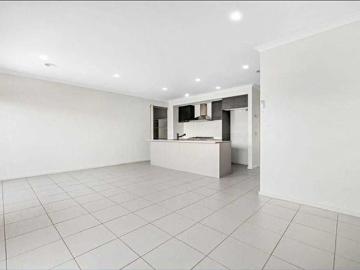 Beautiful double storey 4 bedroom house in Truganina!