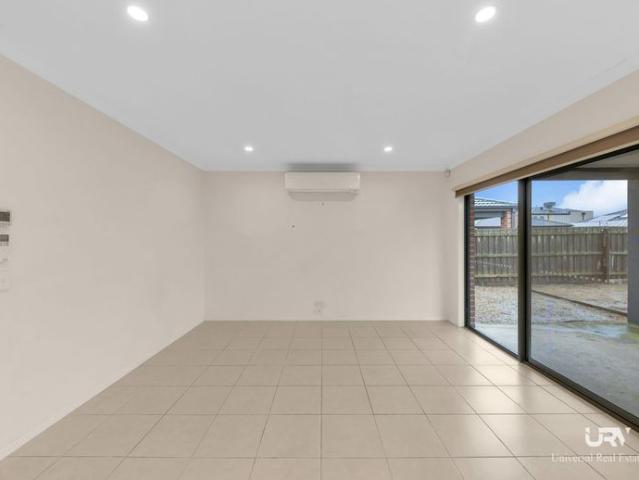 Beautiful Double Storey 5 Bedroom House For Lease ! 5 bed 3 bath