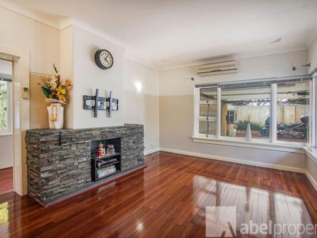 Beautiful double storey house in an affluent riverside suburb