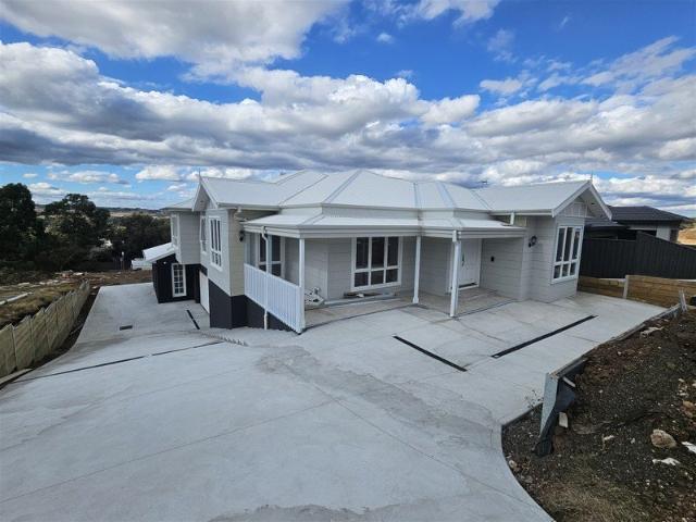 Beautiful Darley Dream Home: Charming House for Sale in the Heart of the Darley!